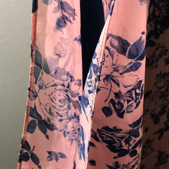 David‎ and Young sheer poncho - Picture 6 of 6